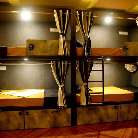 Charyana Hotel Ac Dormitory Ahmadábád Kültér fotó