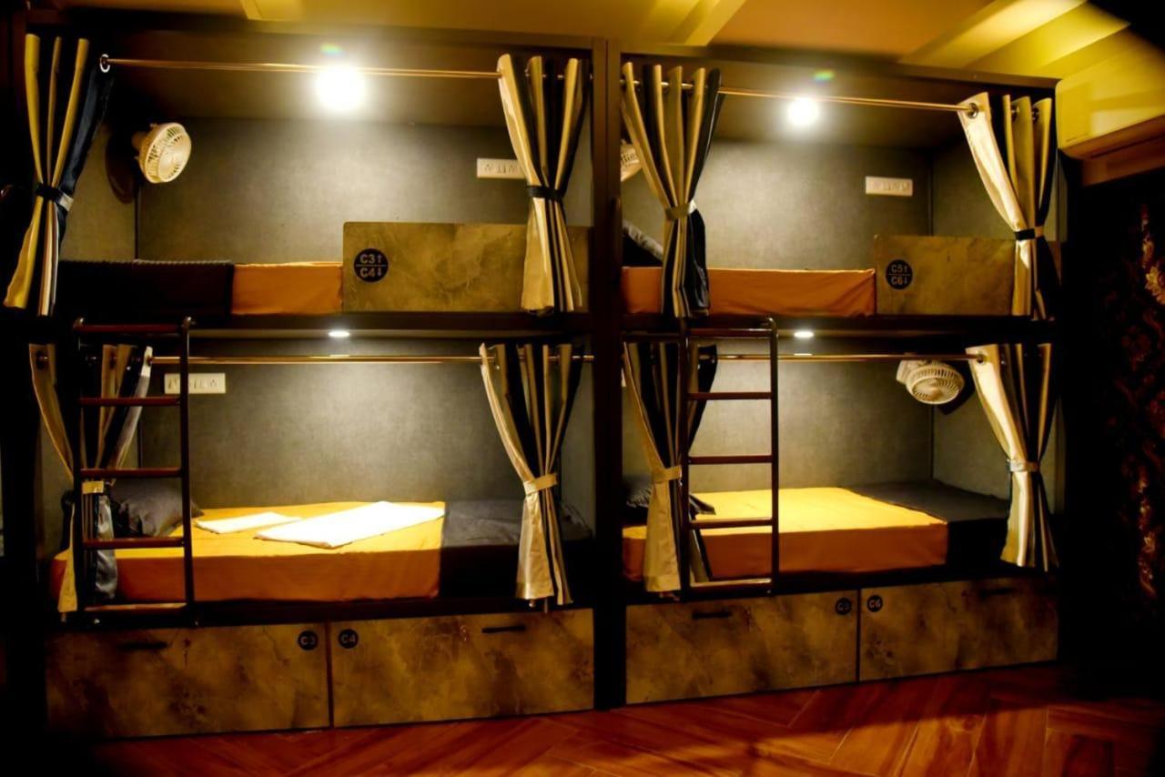 Charyana Hotel Ac Dormitory Ahmadábád Kültér fotó