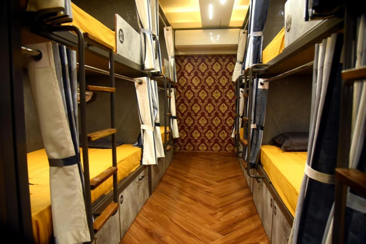 Charyana Hotel Ac Dormitory Ahmadábád Kültér fotó