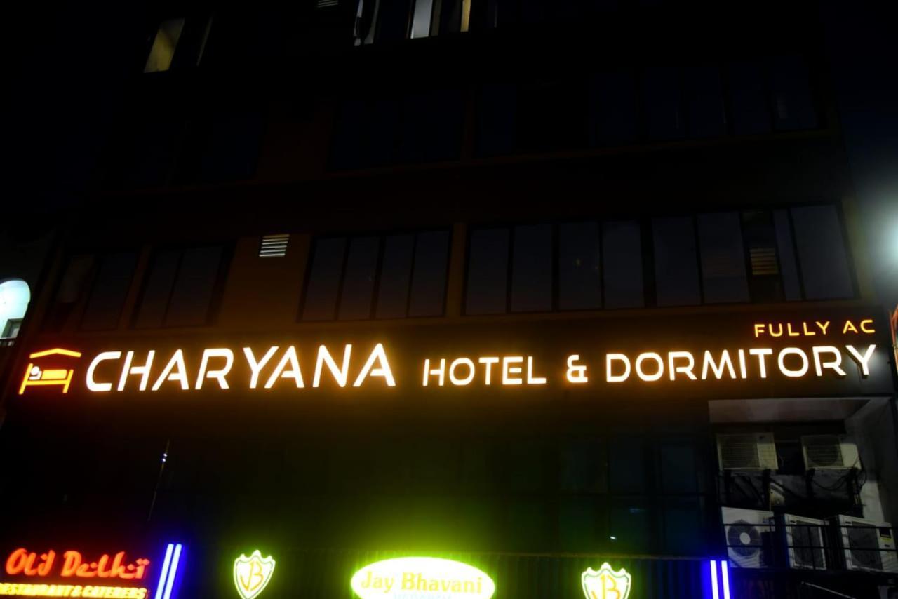 Charyana Hotel Ac Dormitory Ahmadábád Kültér fotó