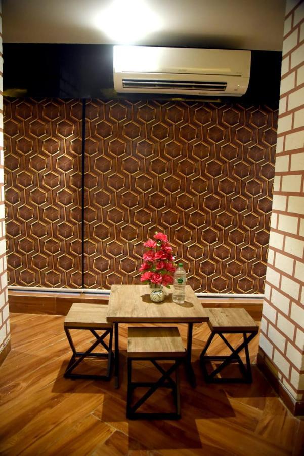 Charyana Hotel Ac Dormitory Ahmadábád Kültér fotó
