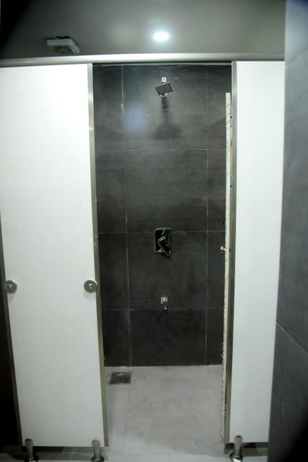 Charyana Hotel Ac Dormitory Ahmadábád Kültér fotó