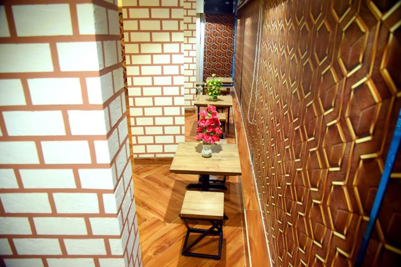 Charyana Hotel Ac Dormitory Ahmadábád Kültér fotó